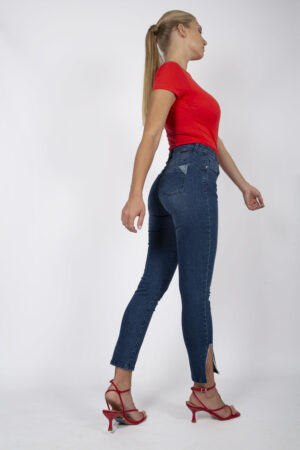 Mod. 904 DENIM PITILLO CORTE EN EL BAJO DETALLES ROJO