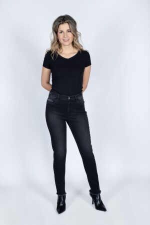 Skinny negro con buen ajuste en cintura. Detalles con brillo. Mod.303