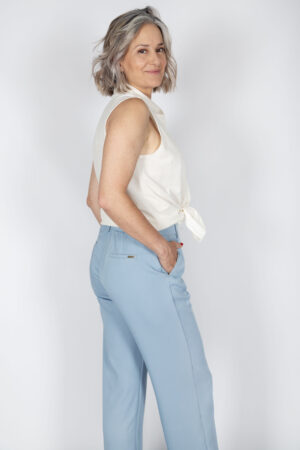 Pantalón fluido con tencel, bolsillos y goma en cintura. Mod. 431
