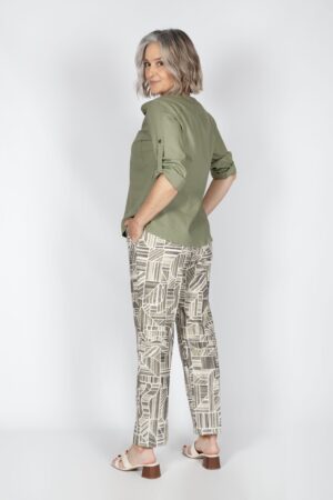 Pantalón holgado estampado, con bolsillos y goma. Mod. 424