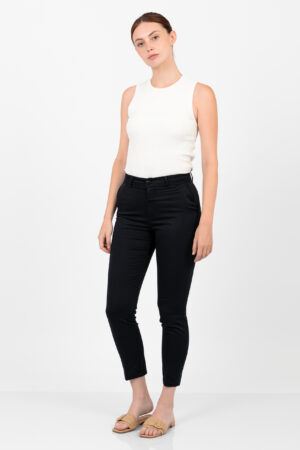 Chino básico de talle medio. Mod. 938/26